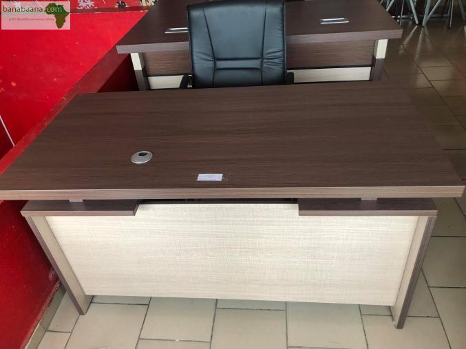Fournitures de Bureau Des bureaux disponible chez Noble Galerie Abidjan
