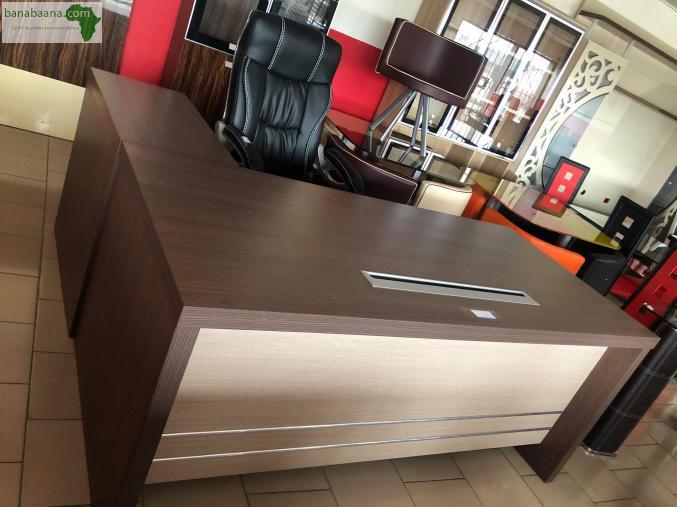 Fournitures de Bureau Des bureaux disponible chez Noble Galerie Abidjan