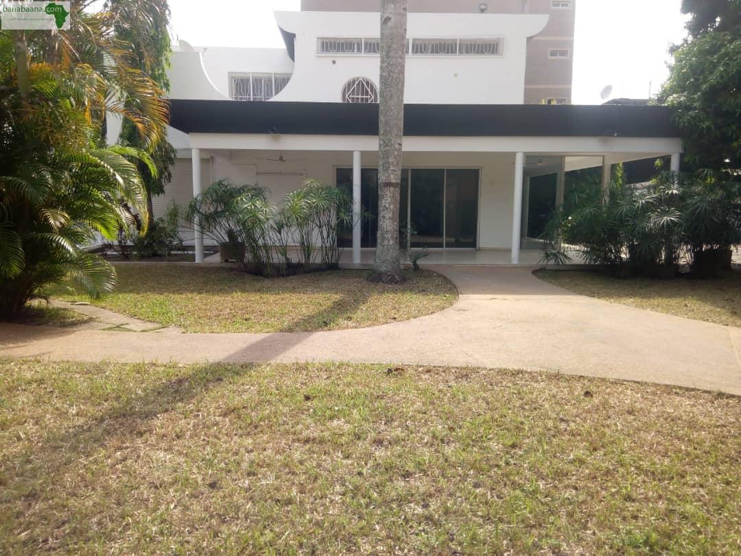Locations Immobilières Location Villas 8 pièces Zone 4 Abidjan