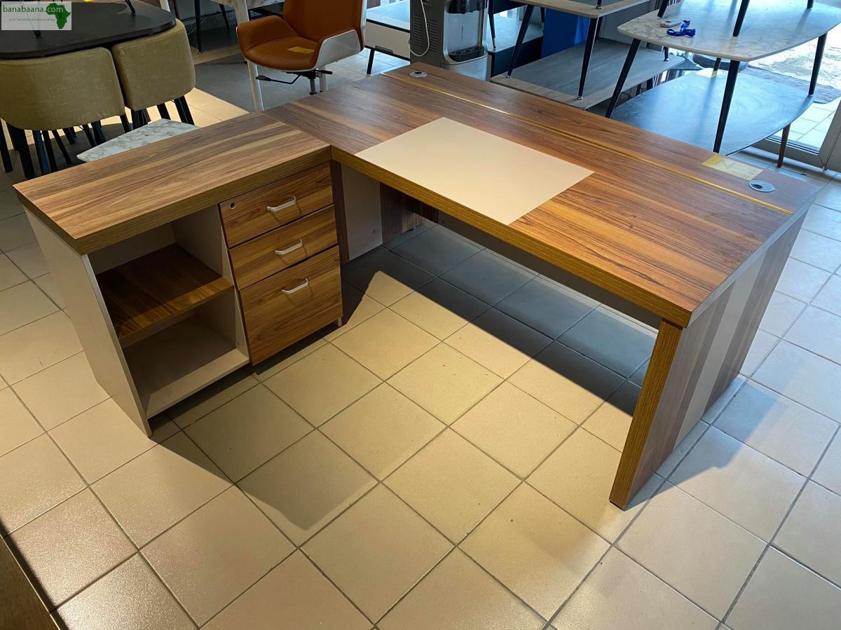 Fournitures de Bureau Bureau 160x80x75 á vendre Abidjan  Banabaana