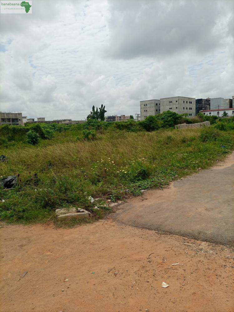 Terrains - Parcelles Un terrain à vendre Abidjan - Banabaana