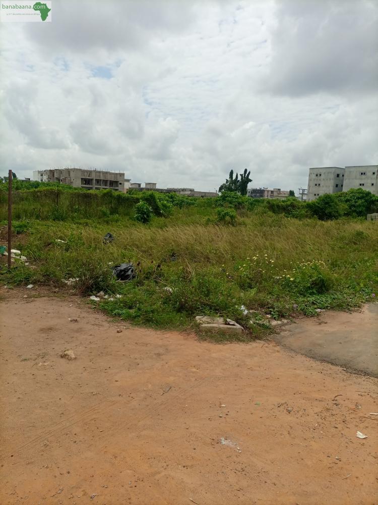Terrains Parcelles Un terrain à vendre Abidjan Banabaana
