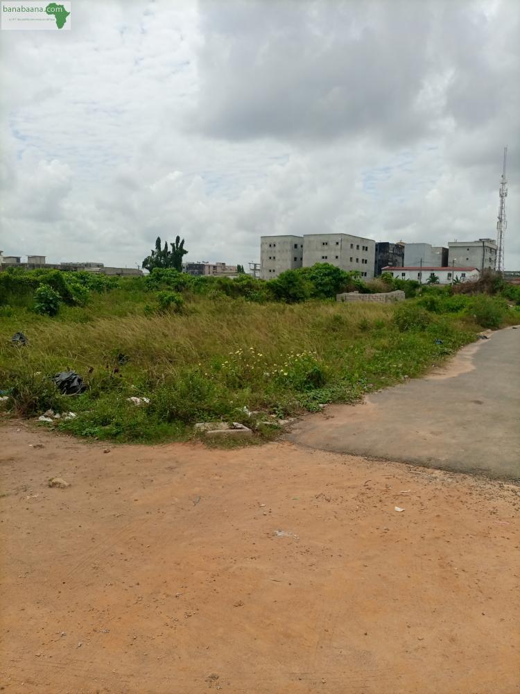 Terrains Parcelles Un terrain à vendre Abidjan Banabaana